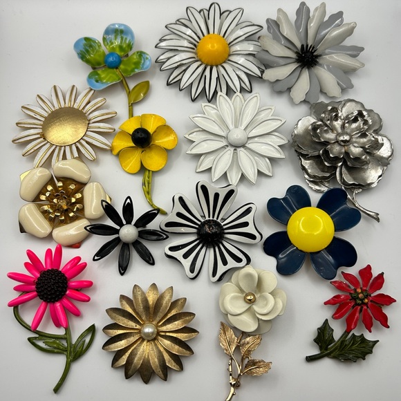 Vintage Enamel Metal Flower Brooch Lot of 15 - Picture 2 of 3